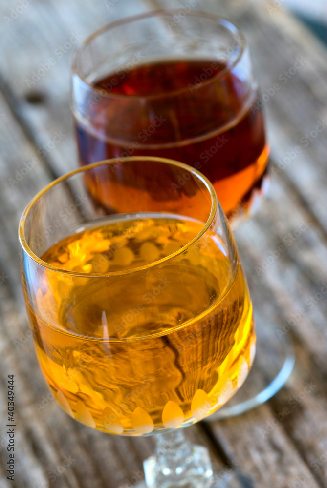 liquore all' albicocca e amaro - apricot liqueur