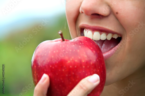 Fotografering Biting an apple