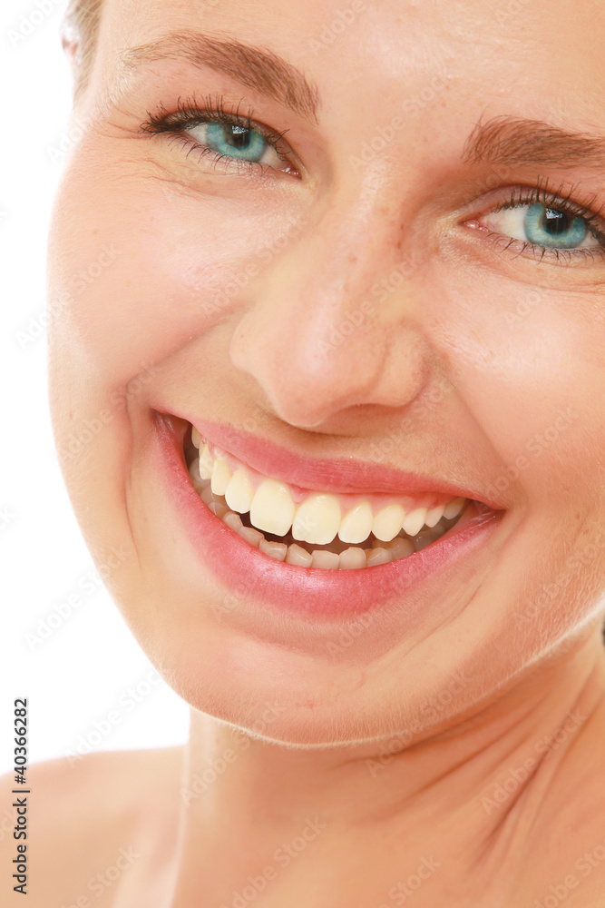 Obraz premium Closeup of a beautiful young woman smiling, isolated on white