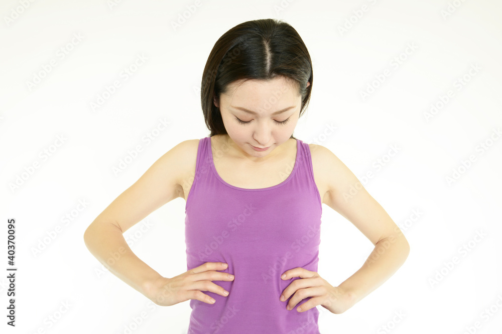 ウエストを気にする女性 ウエストを気にする女性