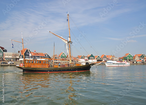im bekannten Fischerort Volendam am Ijsselmeer © travelpeter