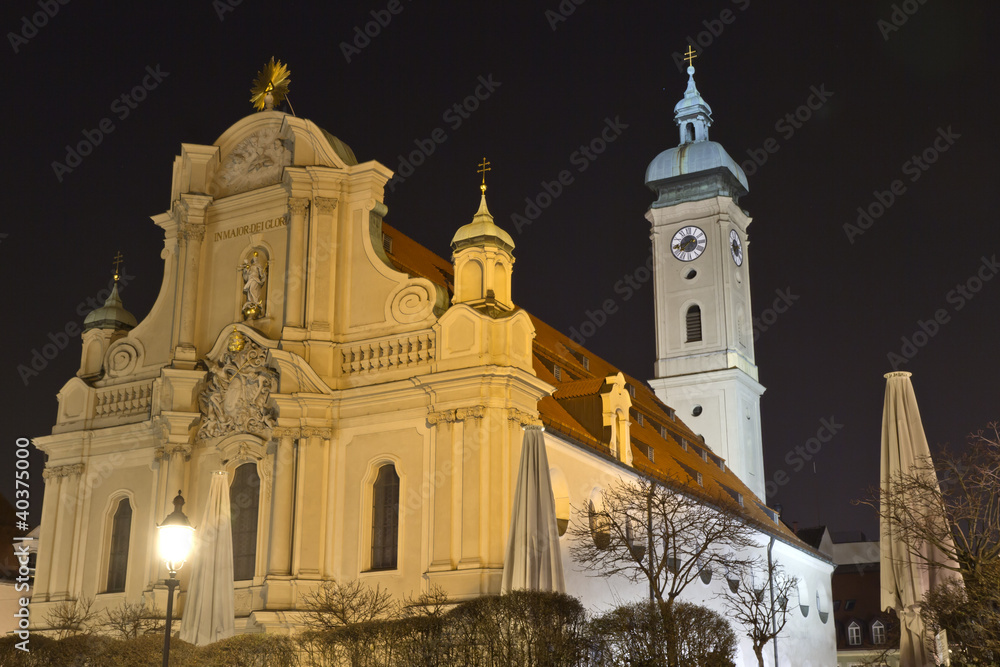 Heilig-Geist-Kirche München bei Nacht Heilig-Geist-Kirche München bei Nacht