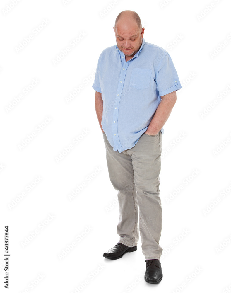 Charismatischer Mann schaut nach unten Charismatischer Mann schaut nach unten