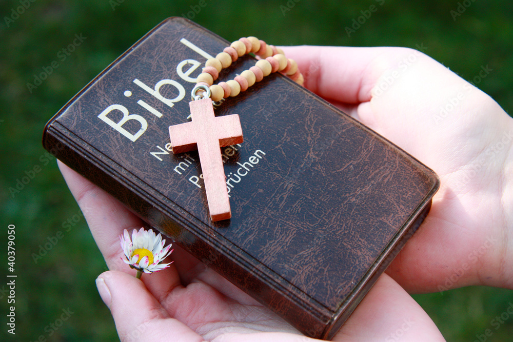 Obraz premium Bibel und Kreuz