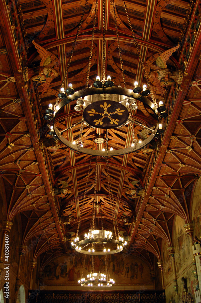 Obraz premium Chandeliers hanging from the celing inside Cardiff Castle, Wales