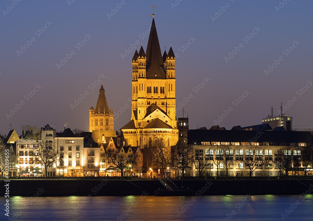 Obraz premium Evening view on Great St. Martin Church in Cologne