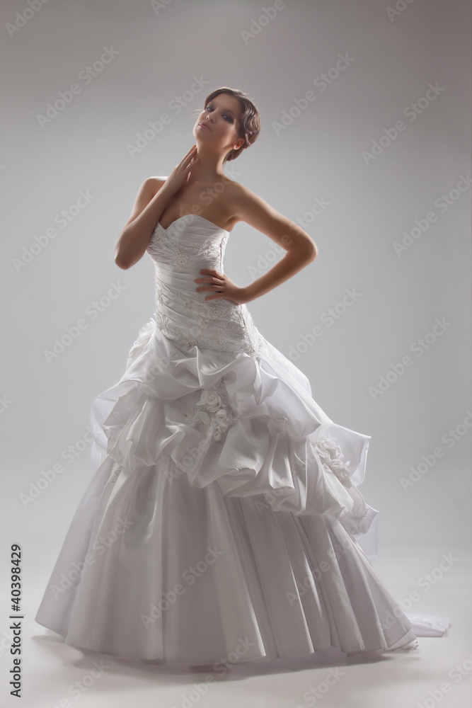 Fototapeta premium Młoda panna młoda