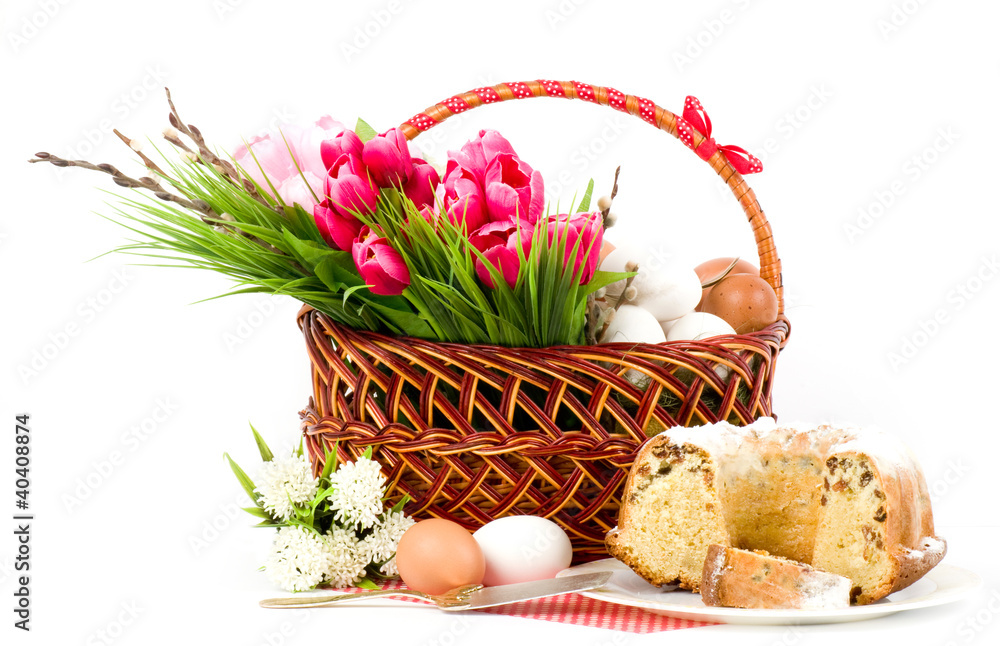 Obraz premium Traditional Easter cake with Easter eggs and spring flowers