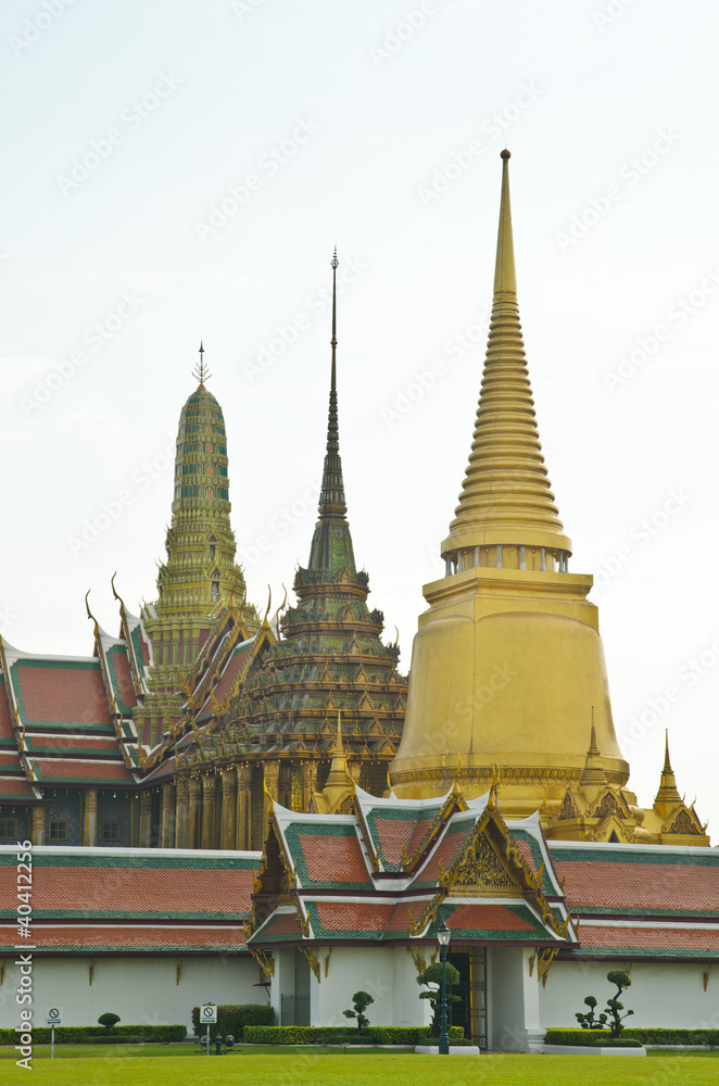 Fototapeta premium Wat Phra Kaew, Temple of the Emerald Buddha, Bangkok, Thailand.