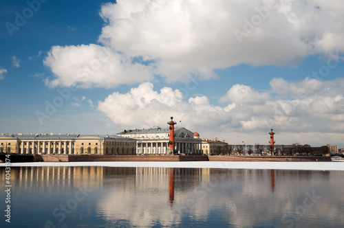 Стрелка Васильевского острова весной. Санкт-Петербург. Россия