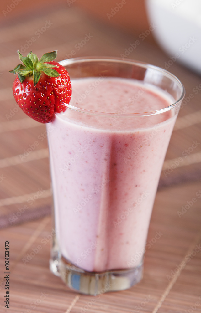 Smoothie strawberry served with fresh strawberry Smoothie strawberry served with fresh strawberry