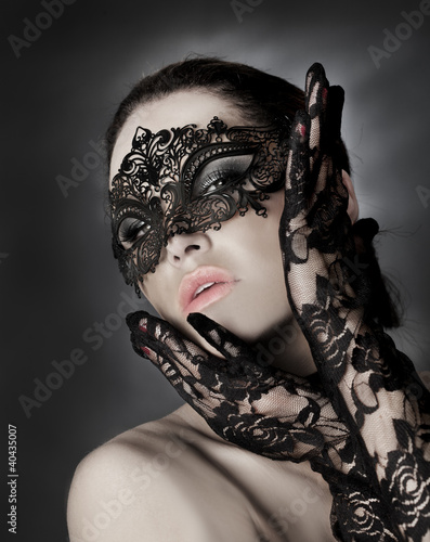 czarna-maska-fantazyjnej-erotyki