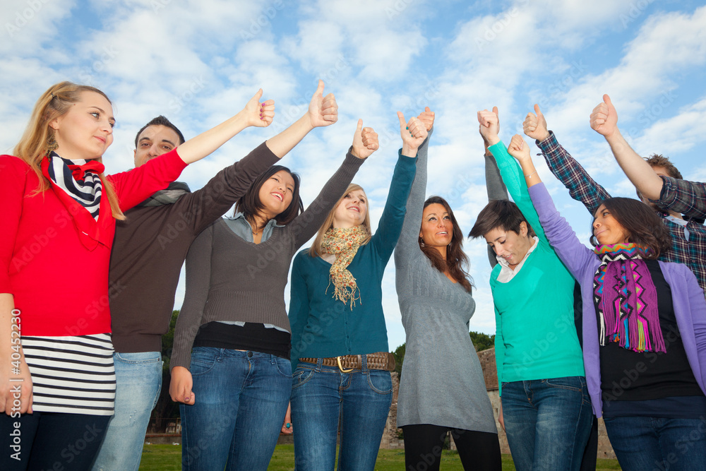 Obraz premium College Students with Thumbs Up
