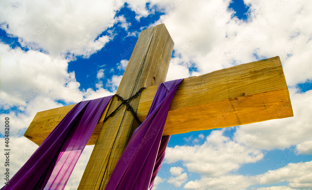 Obraz premium Cross with purple drape or sash for Easter