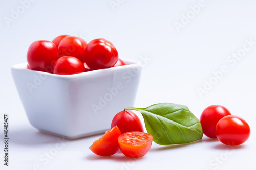 Pomidory koktajlowe z bazylią
