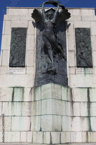 monumento ai caduti della Spezia photo