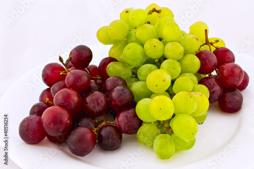 white and red grapes