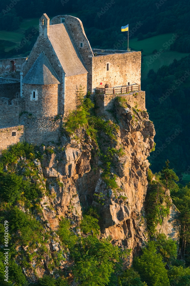 Ruine Aggstein (Rosengärtlein). Ruine Aggstein (Rosengärtlein).