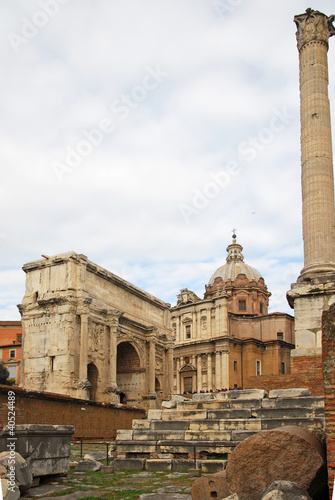 Column of Phocas and Arch of Septimius Severus © claudiozacc