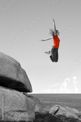 Frau mit rotem T-Shirt