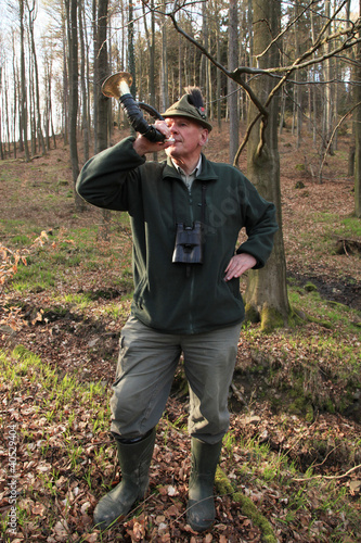 Jäger mit Jagdhorn