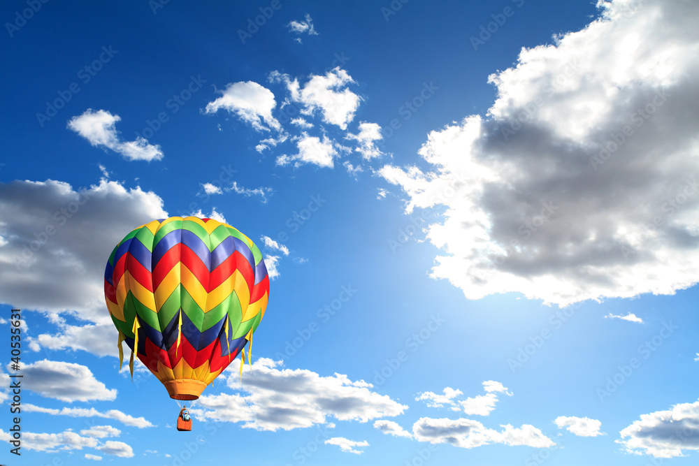 Obraz premium hot air balloon over cloudy sky