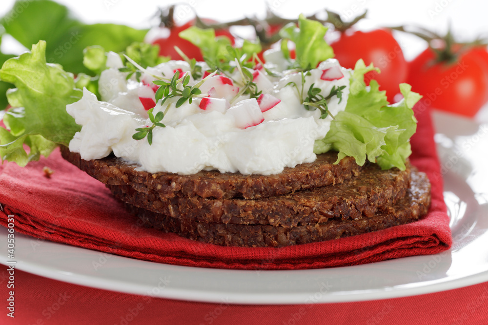 Vollkornbrot mit Frischkäse und Radieschen Stock Photo | Adobe Stock Vollkornbrot mit Frischkäse und Radieschen Stock Photo | Adobe Stock