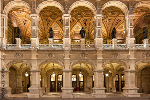 Wiener Staatsoper, Nachtaufnahme photo