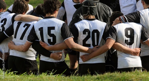 l'accolade des joueurs au rugby