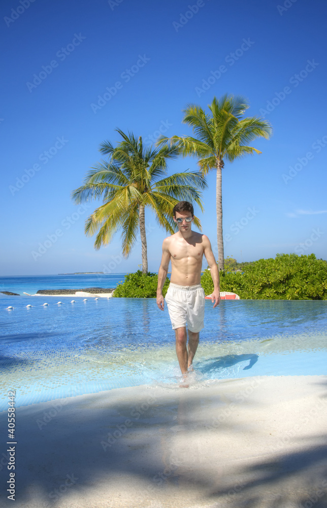 Sexy Man standing at an Infinity Pool (Maldives / Malediven)