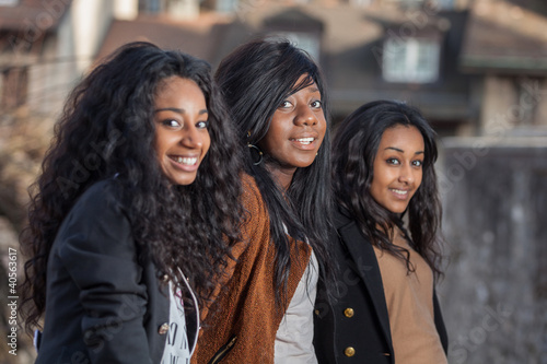 Happy african teenage girls © Samuel B.