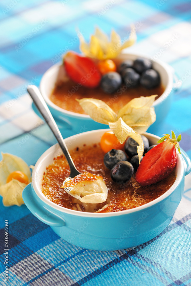 Creme brulee (cream brulee, burnt cream) Creme brulee (cream brulee, burnt cream)
