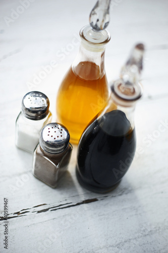 Pfeffer, Salz, Öl, Balsamico