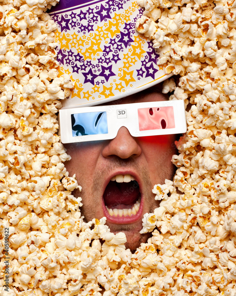 Naklejka premium Surprised face in popcorn watching 3D movie
