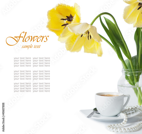 Fototapeta Naklejka Na Ścianę i Meble -  tulips and a cup of coffee