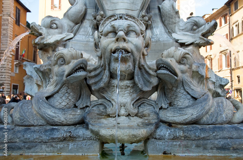Rome Rotunda square fountain detail