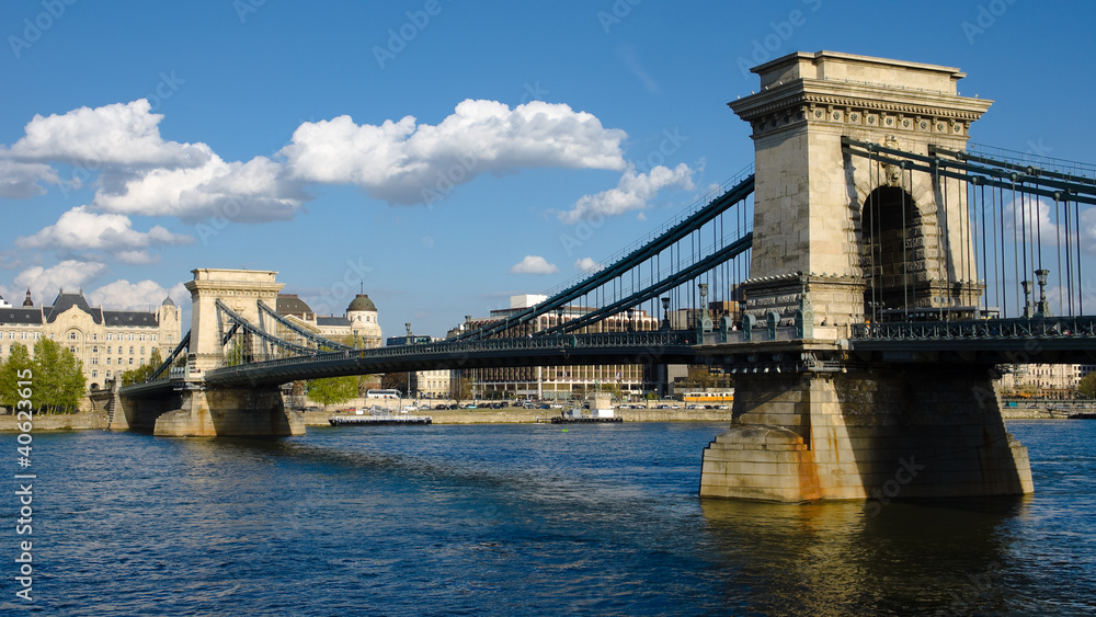 Obraz premium Budapest, The Chain Bridge On The River Danube