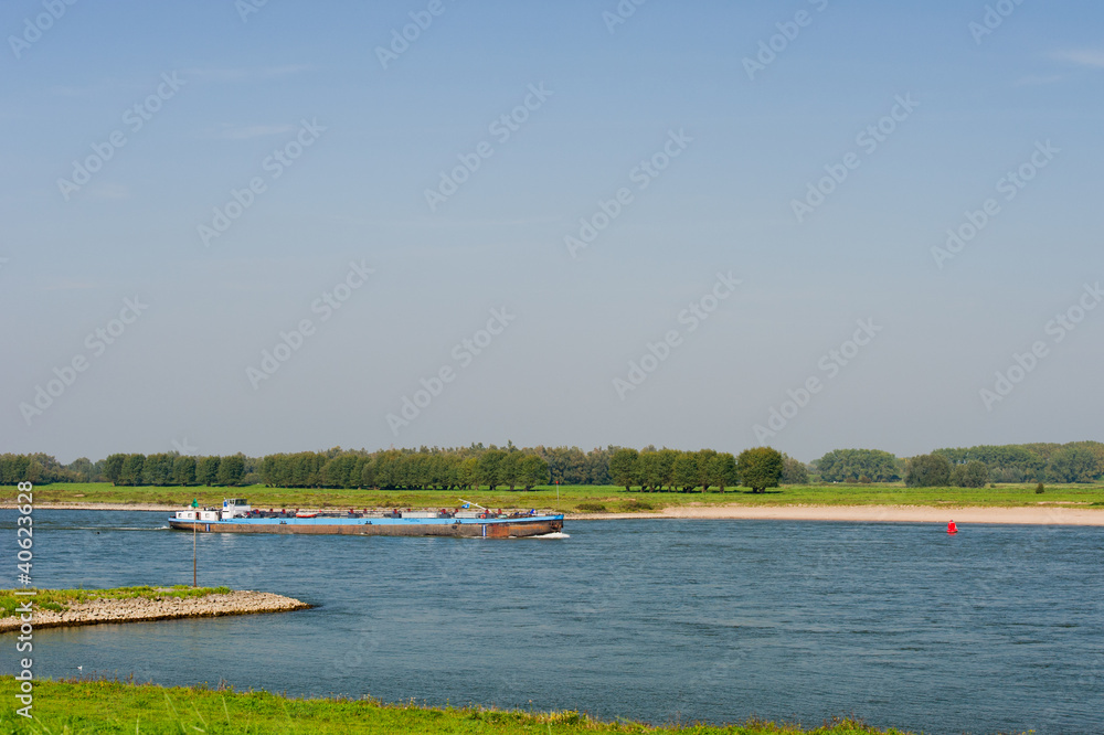 Obraz premium Boat on the river