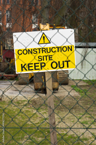 Construction Site - Baustelle mit Schild