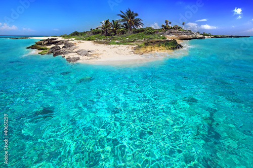 Caribbean island with perfect lagoon © Patryk Kosmider
