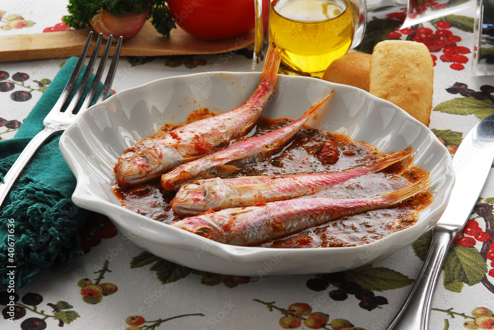 Triglie al pomodoro Red mullet with tomato 与番茄红鲻鱼 Triglie al pomodoro Red mullet with tomato 与番茄红鲻鱼