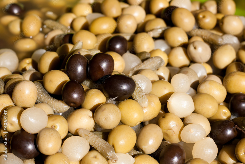 Encurtidos de aceitunas, pepinillos y cebolletas Encurtidos de aceitunas, pepinillos y cebolletas