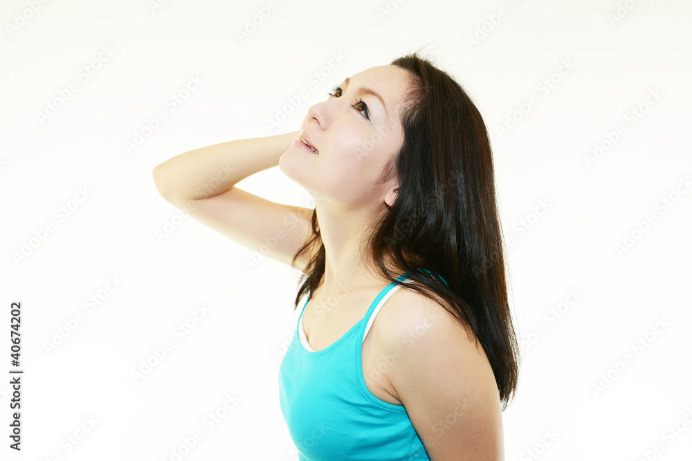 寛ぐ女性 寛ぐ女性