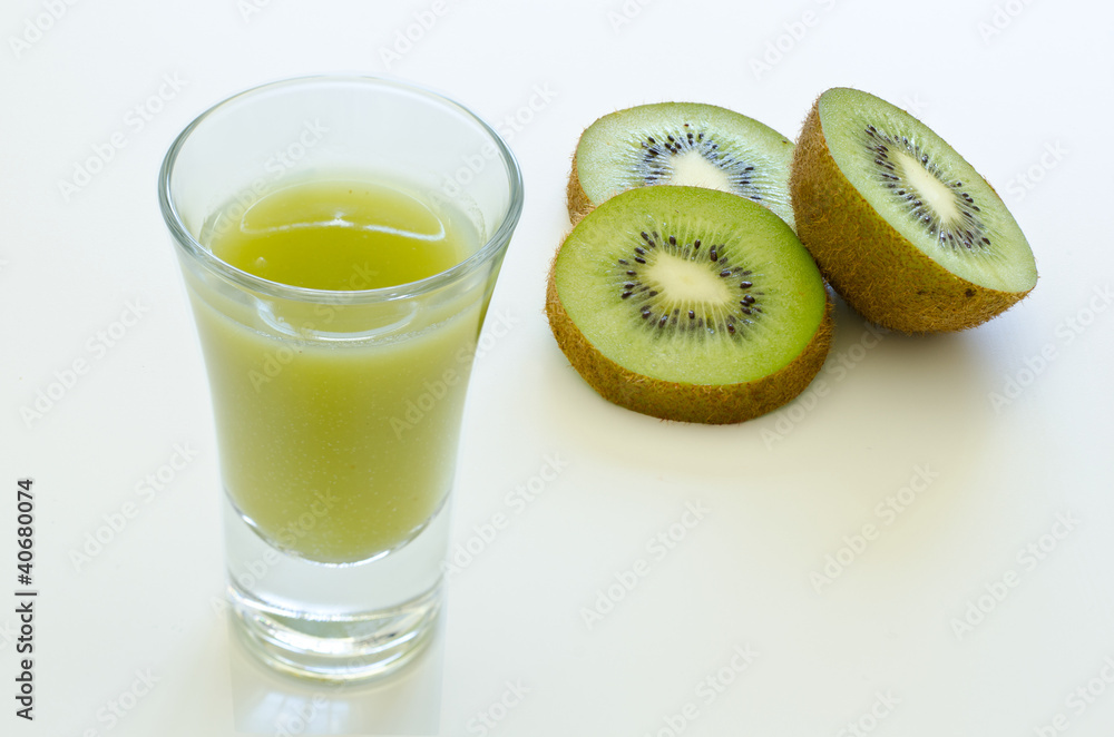 healthy kiwi and apple smoothie with fresh kiwi fruit slices healthy kiwi and apple smoothie with fresh kiwi fruit slices