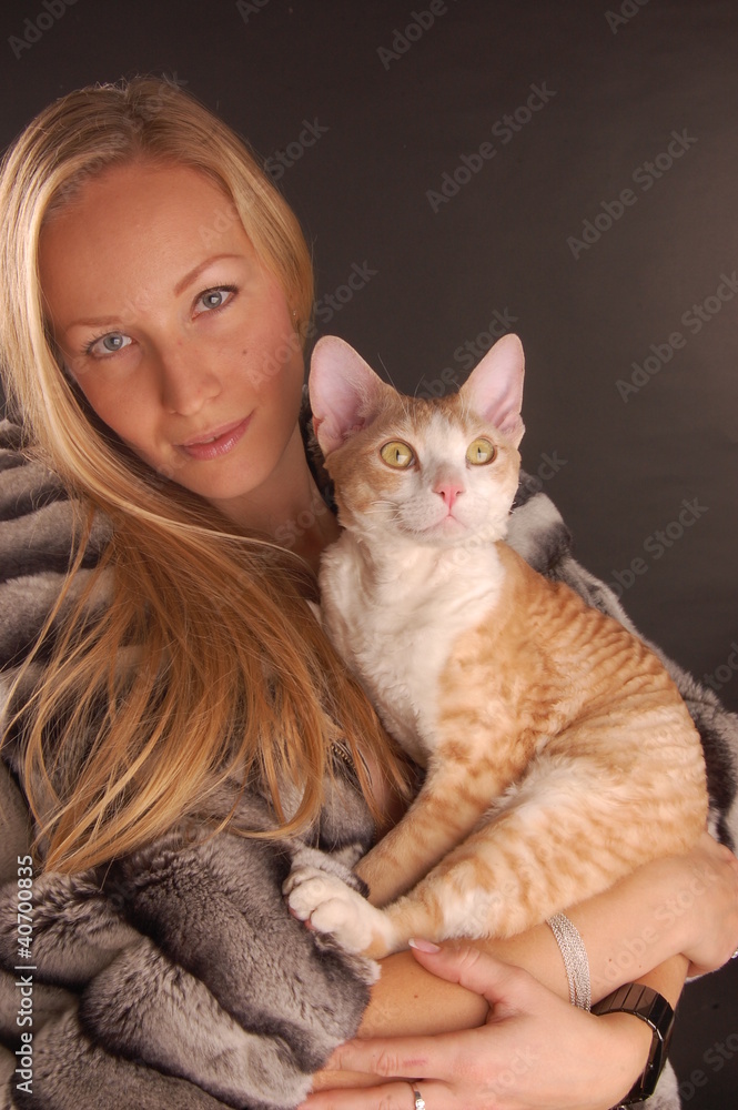 Девушка с котом Девушка с котом