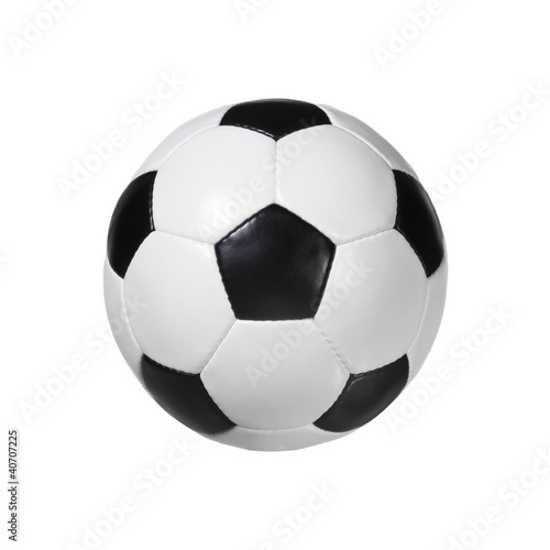 Pallone di cuoio da calcio su fondo bianco