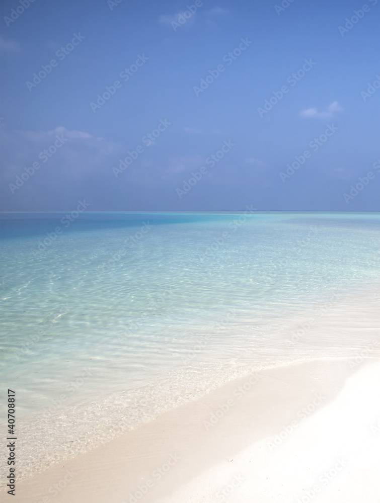 Turquoise Lagoon / Atoll with beach on the Maldives (Malediven)