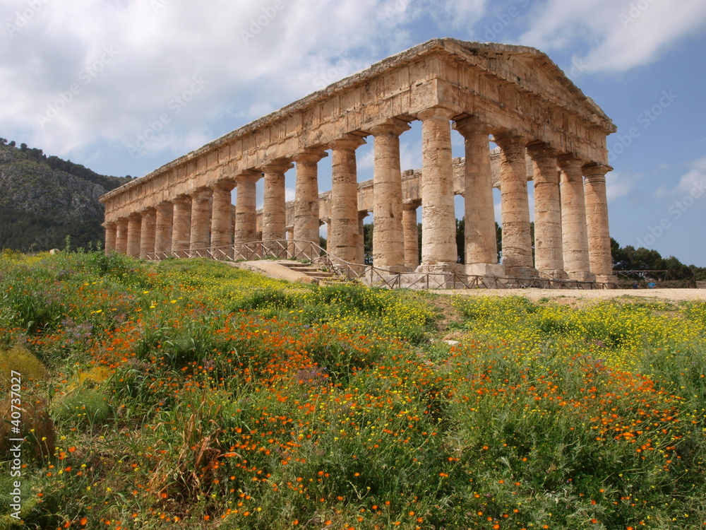 Tempel von Segesta in Sizilien im Frühling