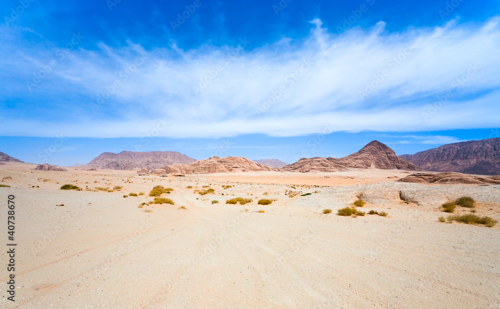Fototapeta premium cloudscape under Wadi Rum dessert