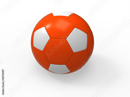 Pomarańczowa piłka nożna wyizolowana na białym tle